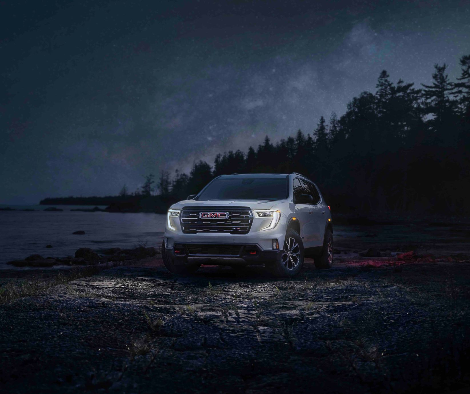 New GMC SUV equipped with Intellibeam headlights