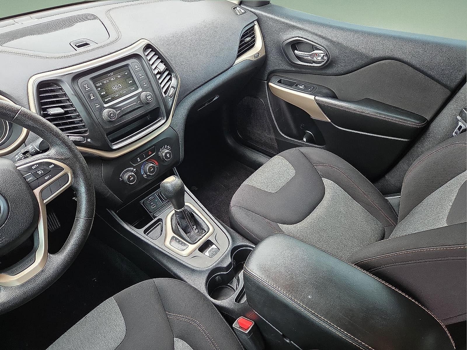 2017 Jeep Cherokee Sport