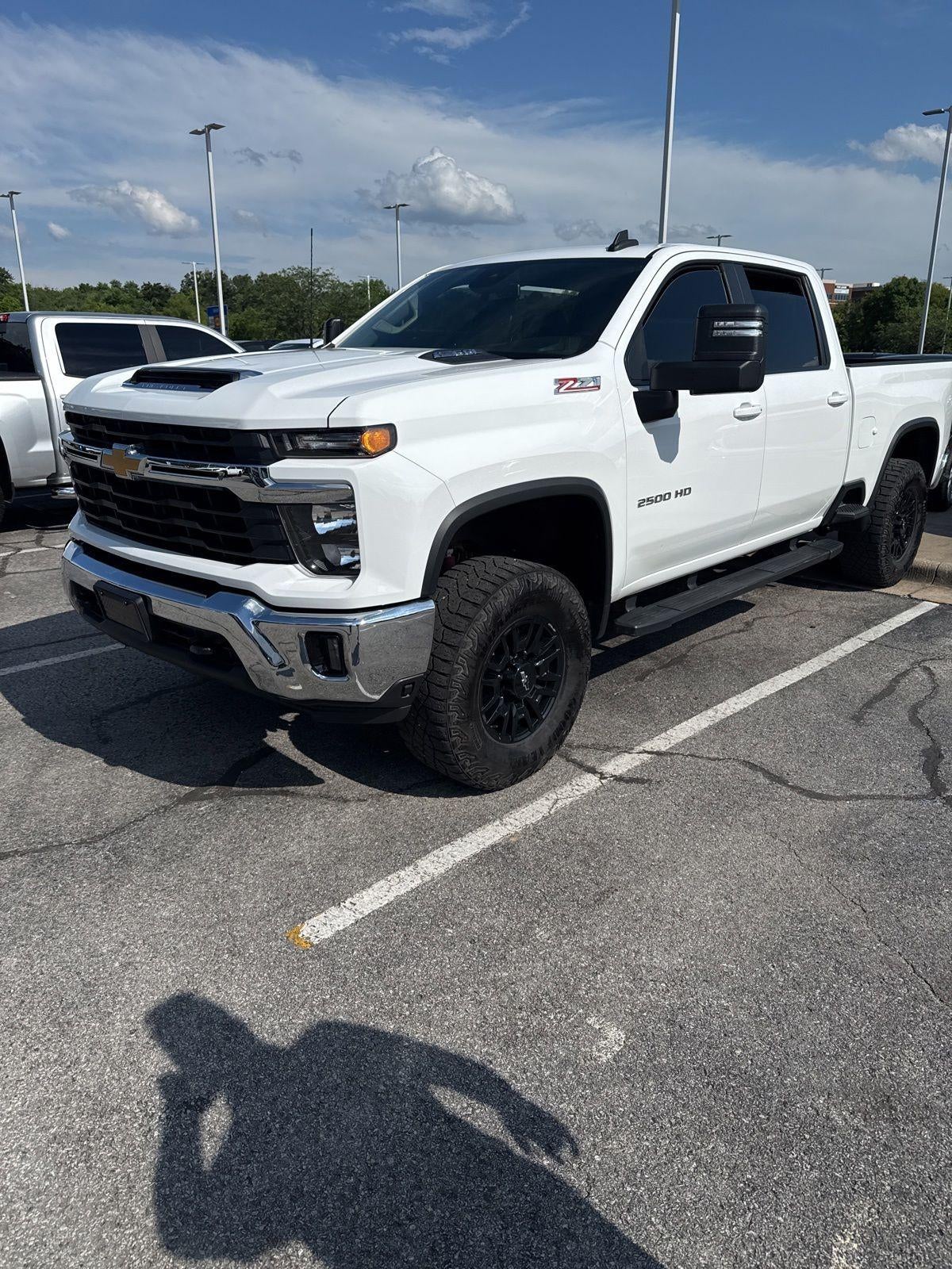 2024 Chevrolet Silverado HD LT 4WD Crew Cab Standard Box's photo
