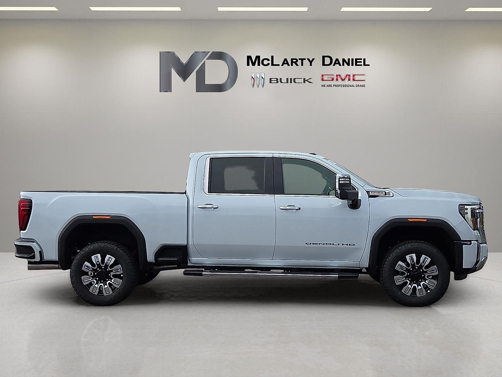 2026 GMC Sierra 3500HD Denali - Photo 6