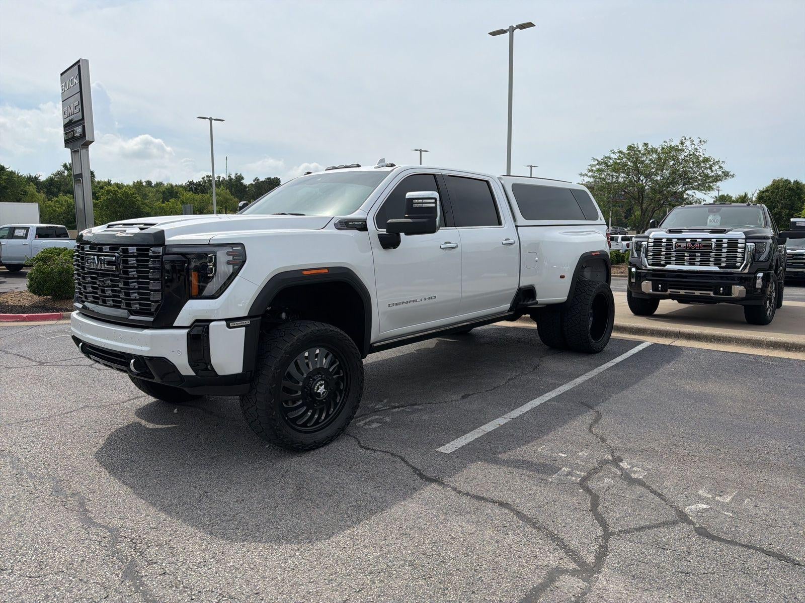 2025 GMC Sierra 4WD Crew Cab LB DRW Denali Ultimate's photo
