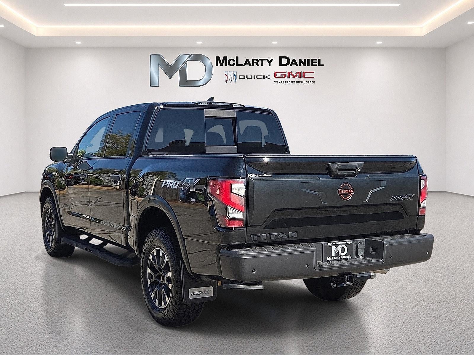 2023 Nissan TITAN Crew Cab PRO-4X 4x4