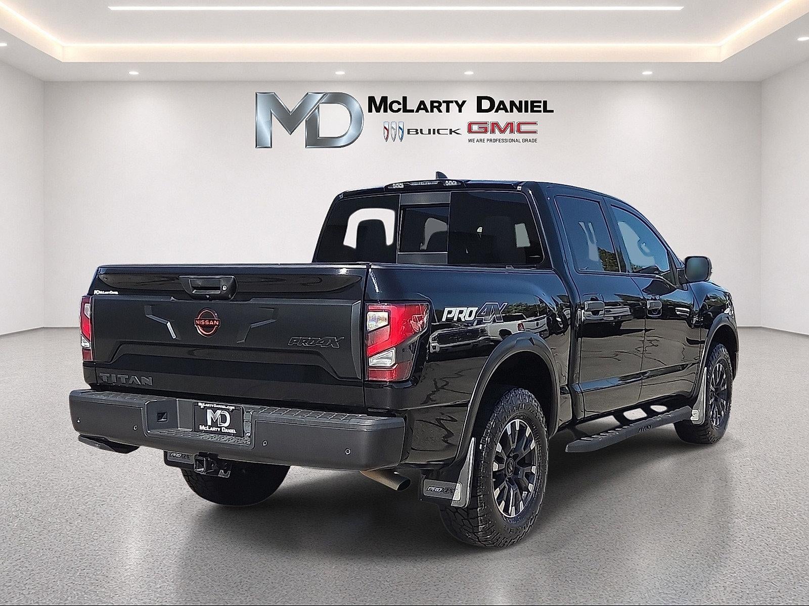 2023 Nissan TITAN Crew Cab PRO-4X 4x4