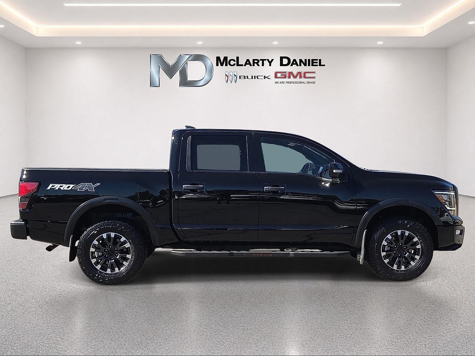 2023 Nissan TITAN Crew Cab PRO-4X 4x4