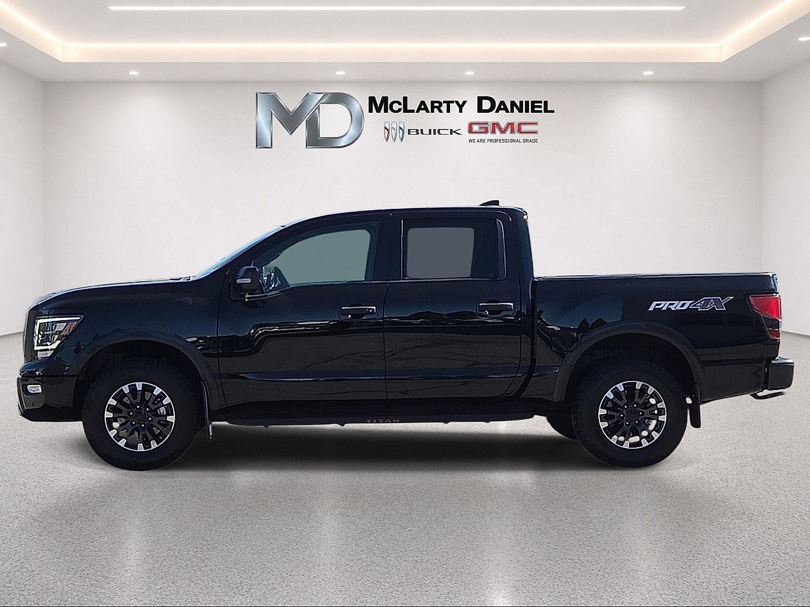 2023 Nissan TITAN Crew Cab PRO-4X 4x4