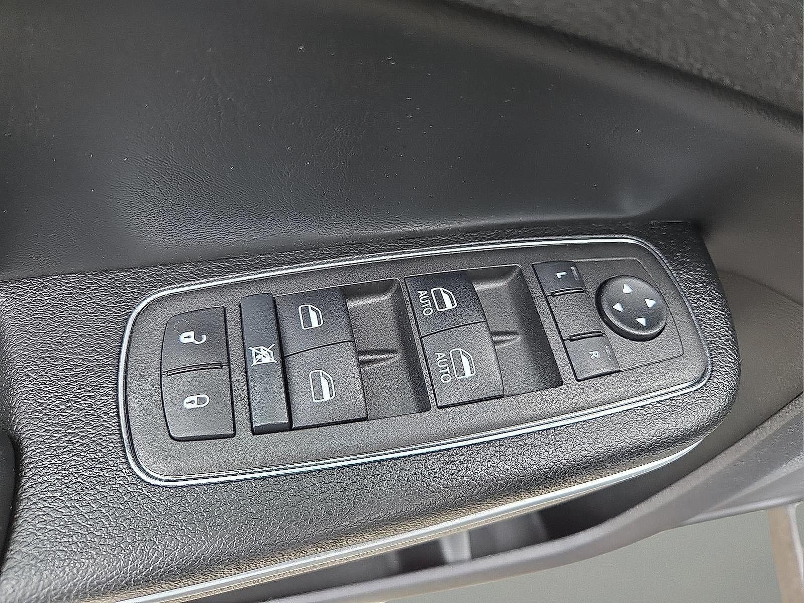 2023 Chrysler 300 Touring L