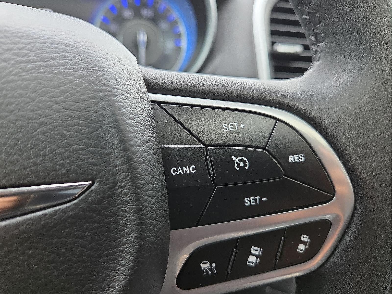 2023 Chrysler 300 Touring L