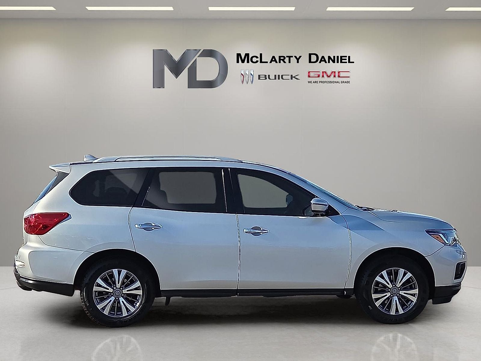 2019 Nissan Pathfinder SV