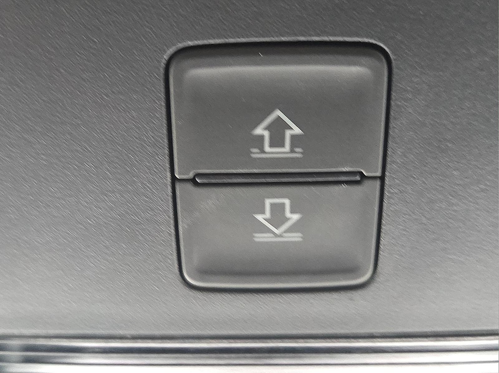 2022 Volkswagen Atlas Cross Sport 3.6L V6 SEL Premium R-Line