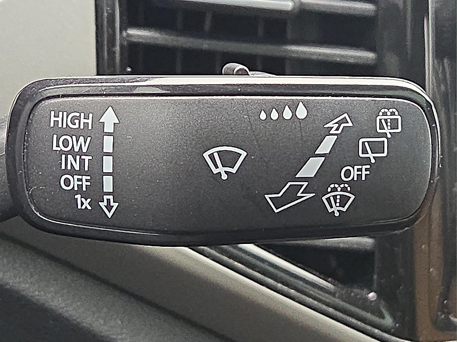 2022 Volkswagen Atlas Cross Sport 3.6L V6 SEL Premium R-Line