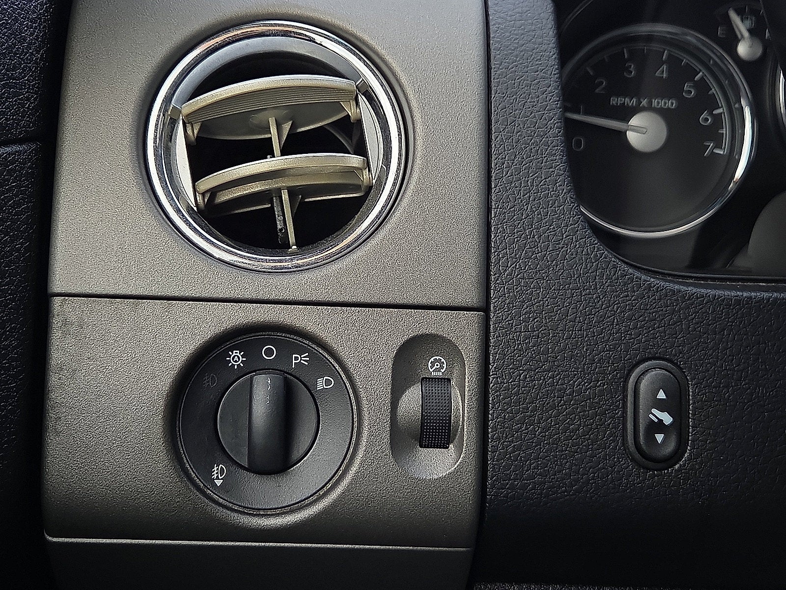 2008 Lincoln Mark LT Base