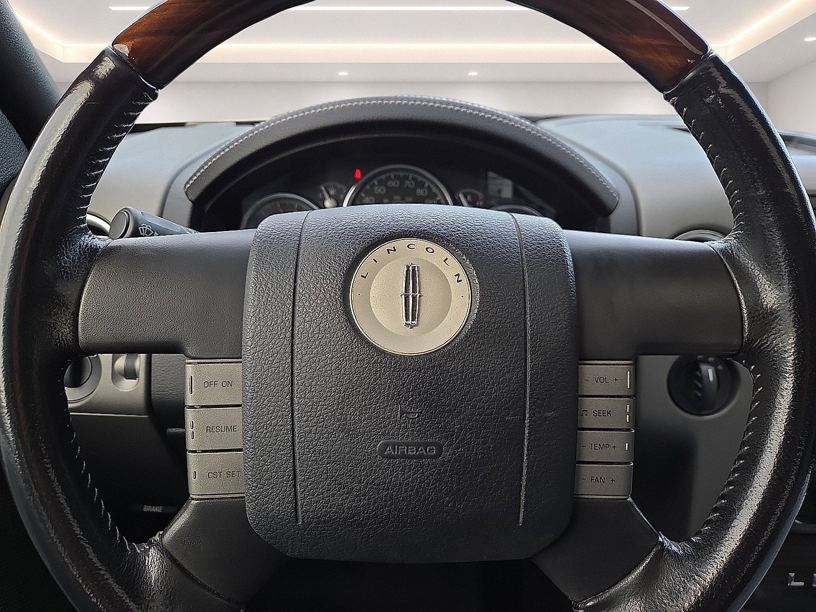 2008 Lincoln Mark LT Base