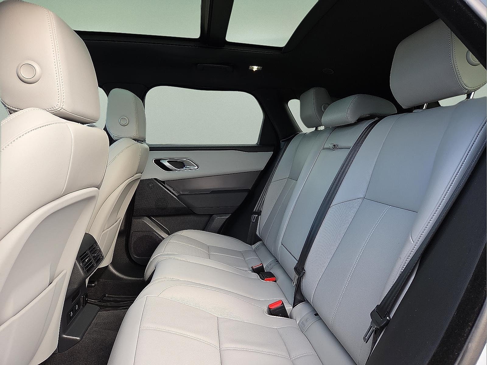 2024 Land Rover Range Rover Velar Dynamic SE