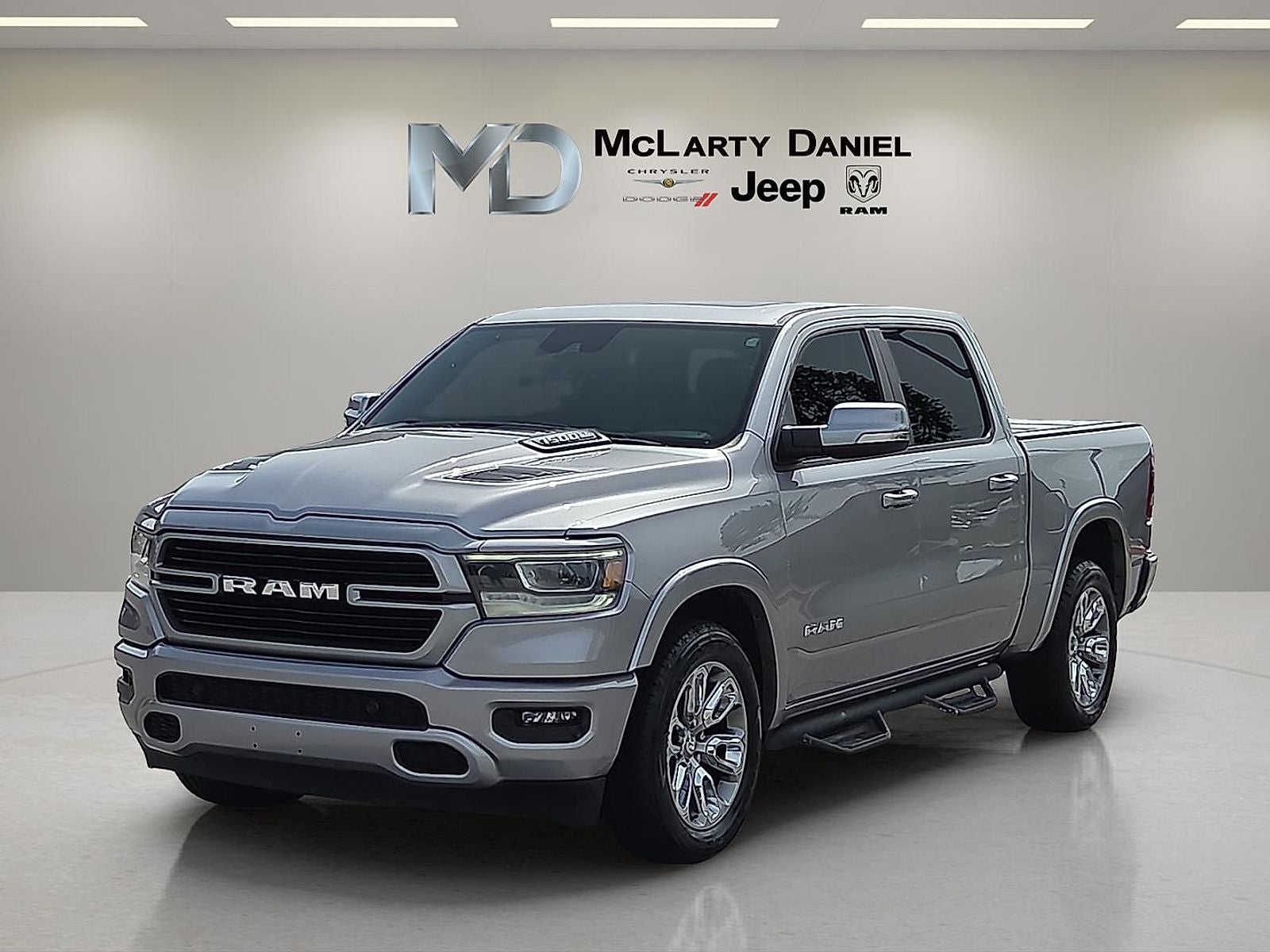 2021 RAM 1500 Laramie Crew Cab 4x4 5'7' Box