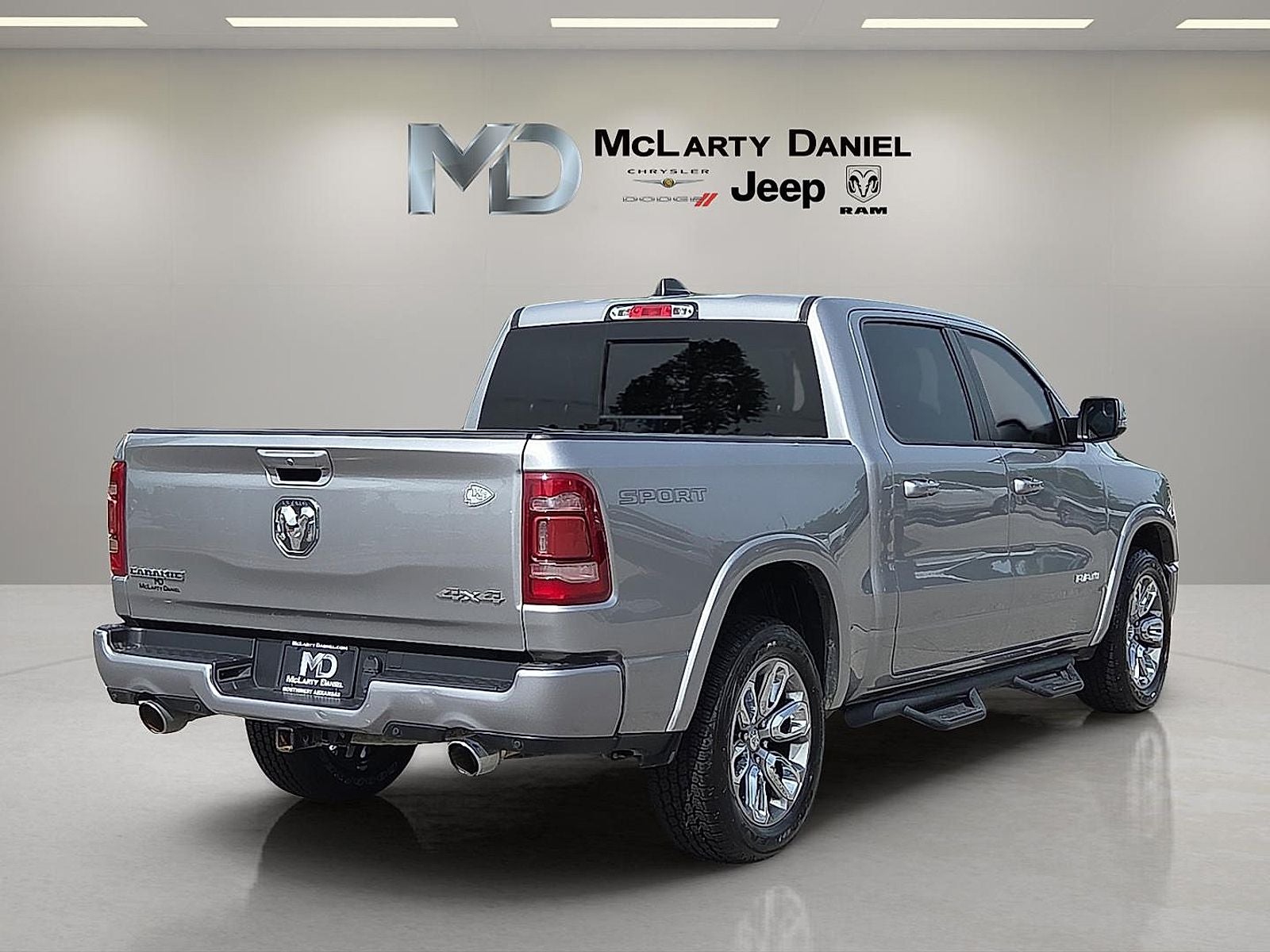 2021 RAM 1500 Laramie Crew Cab 4x4 5'7' Box
