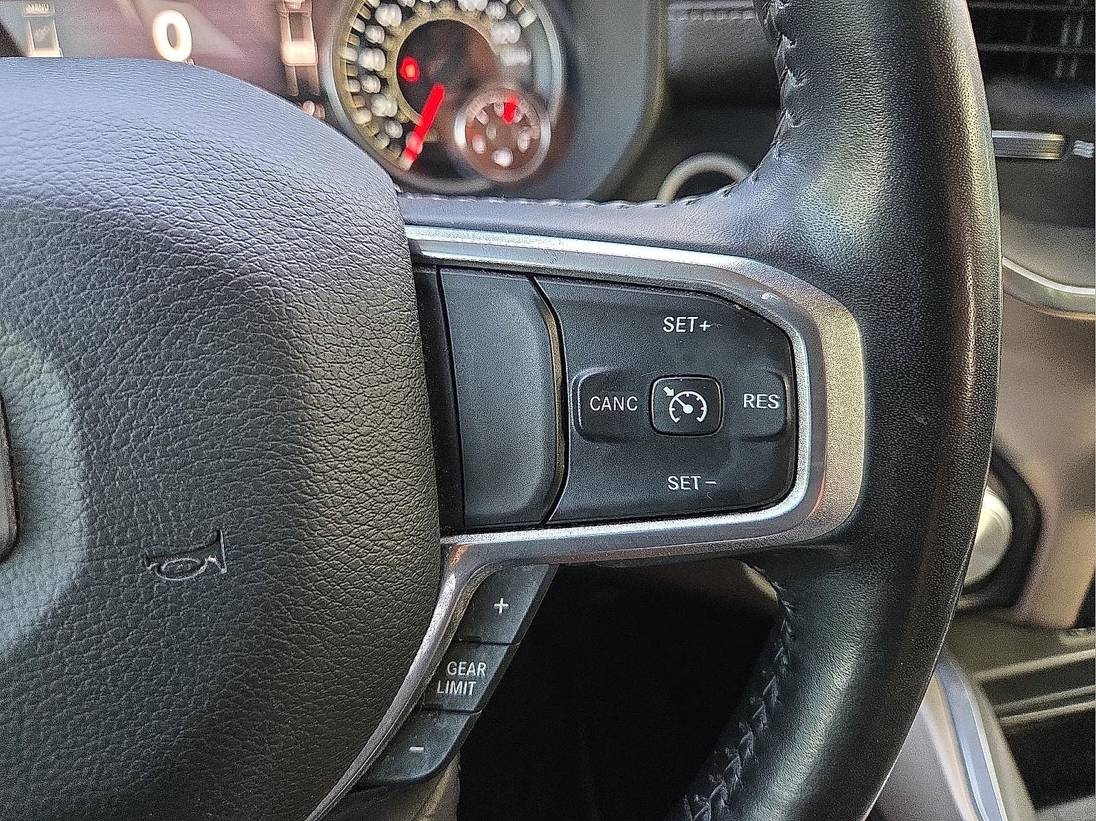 2021 RAM 1500 Laramie Crew Cab 4x4 5'7' Box