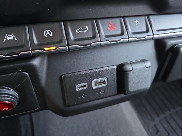 2022 Chevrolet Silverado 1500 4WD Crew Cab Short Bed Custom