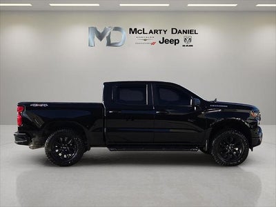 2022 Chevrolet Silverado 1500 4WD Crew Cab Short Bed Custom
