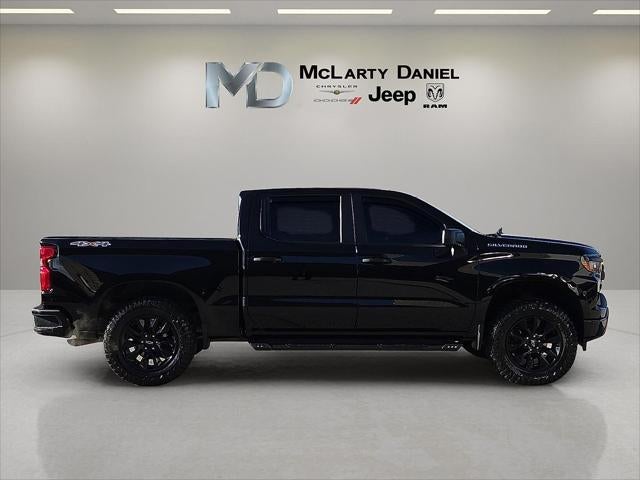 2022 Chevrolet Silverado 1500 4WD Crew Cab Short Bed Custom