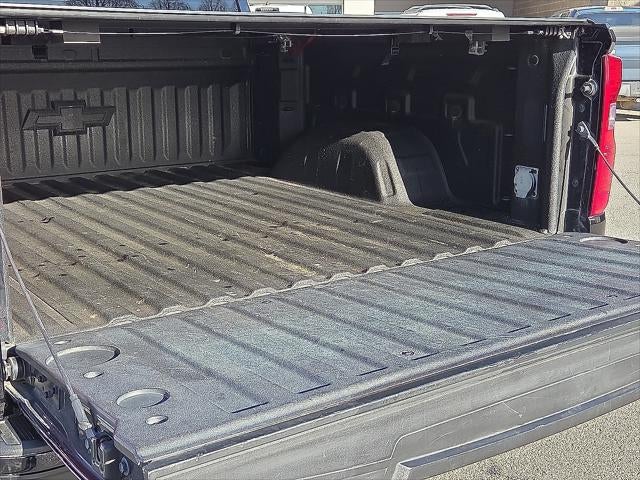 2022 Chevrolet Silverado 1500 4WD Crew Cab Short Bed Custom