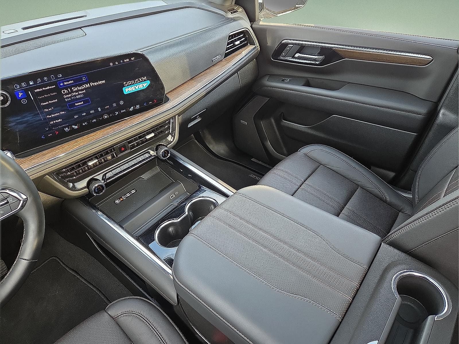 2025 Chevrolet Suburban 4WD High Country