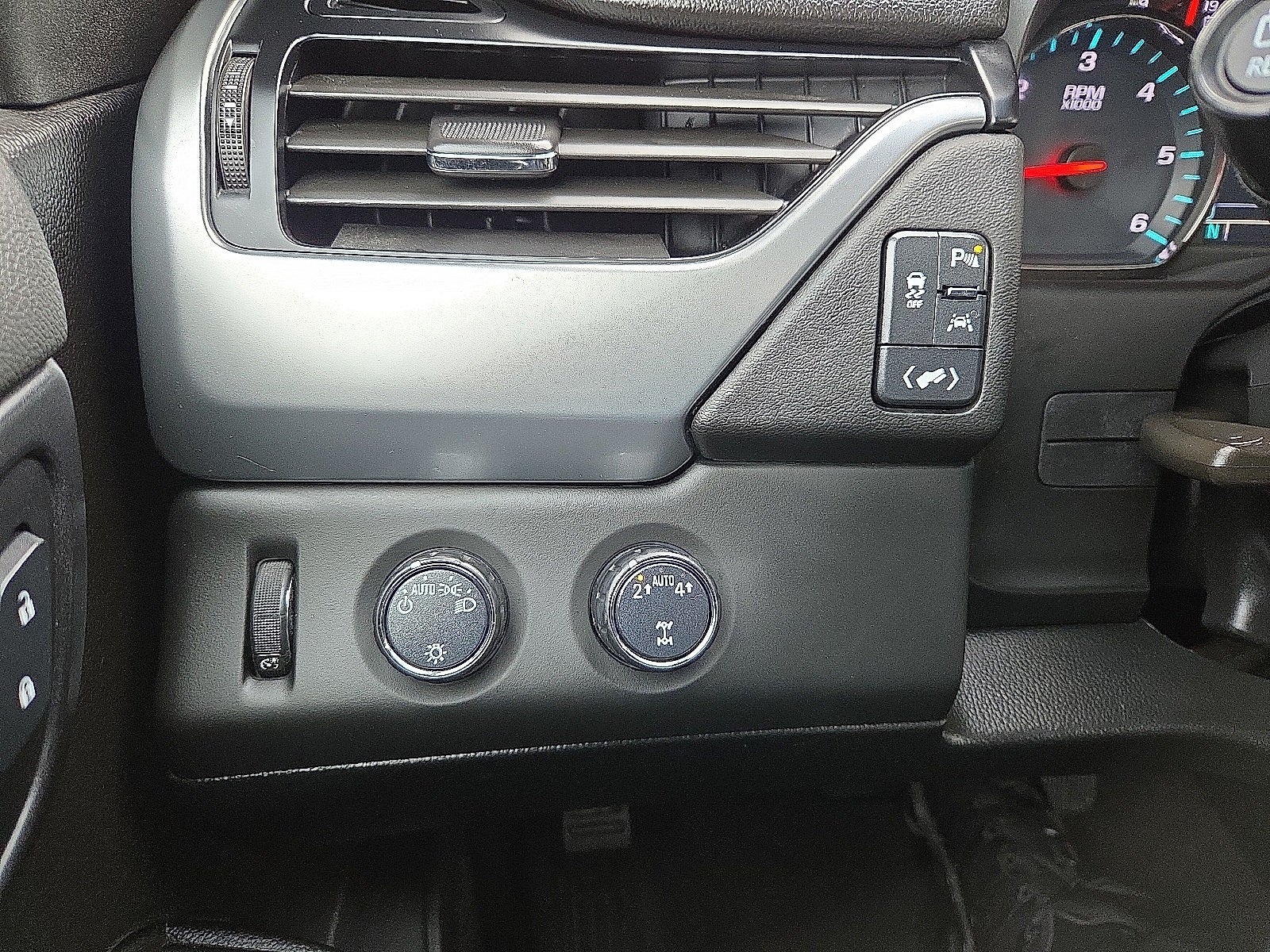 2020 Chevrolet Suburban 4WD LT