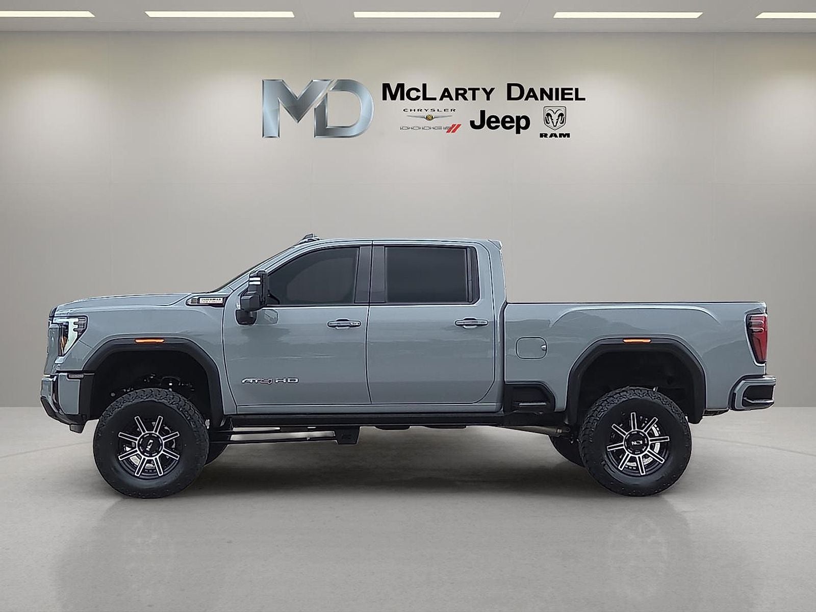 2025 GMC Sierra 2500HD 4WD Crew Cab Standard Bed AT4