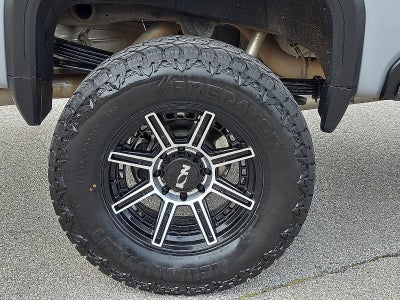 2025 GMC Sierra 2500HD 4WD Crew Cab Standard Bed AT4