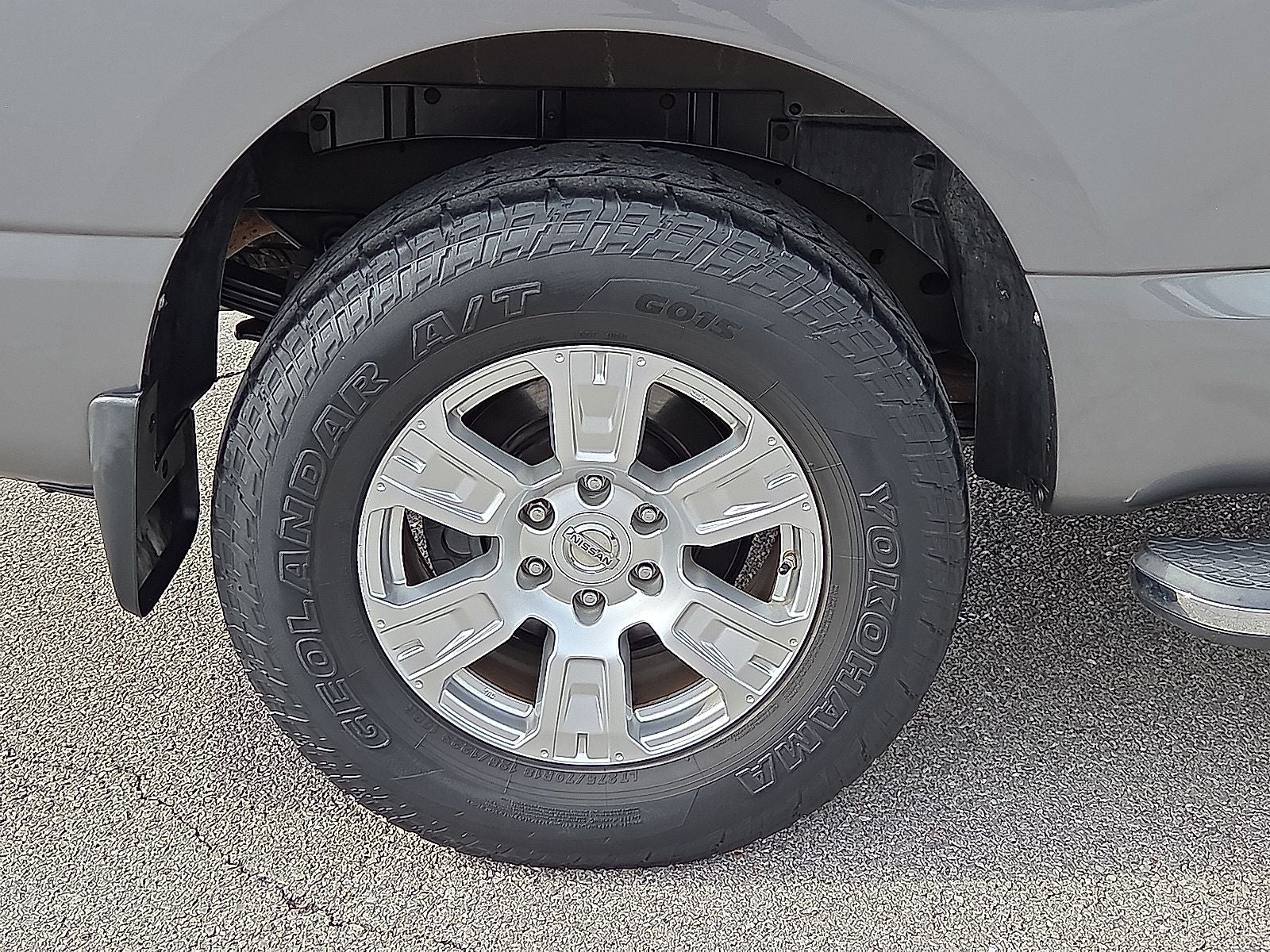 2017 Nissan TITAN SV