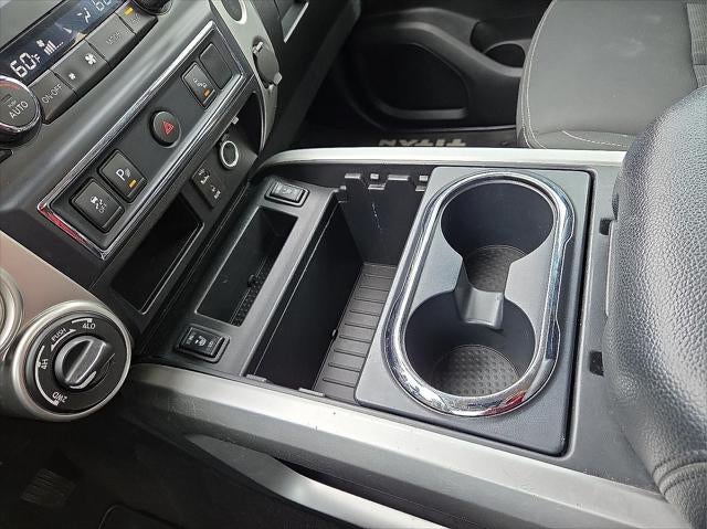 2017 Nissan TITAN SV