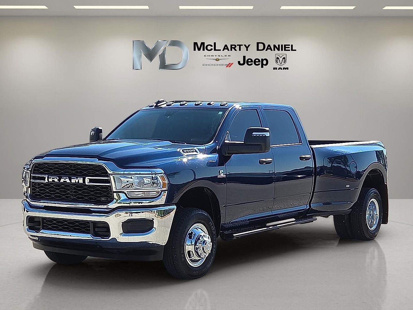 2024 RAM 3500 Tradesman Crew Cab 4x4 8' Box
