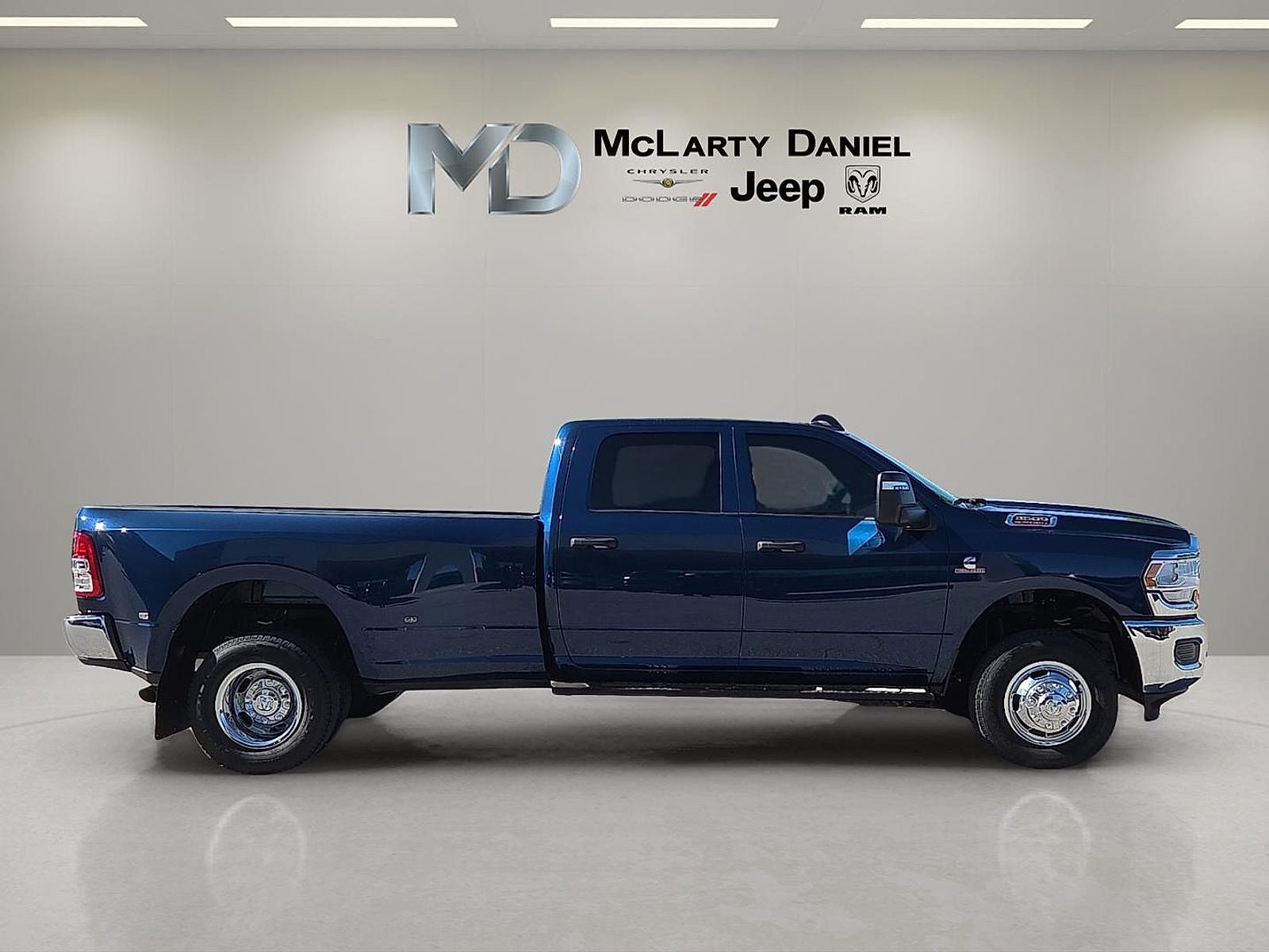 2024 RAM 3500 Tradesman Crew Cab 4x4 8' Box