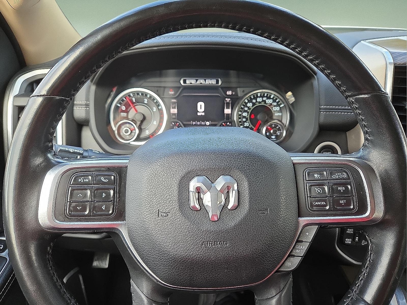 2020 RAM 2500 Laramie Crew Cab 4X4 6'4' Box