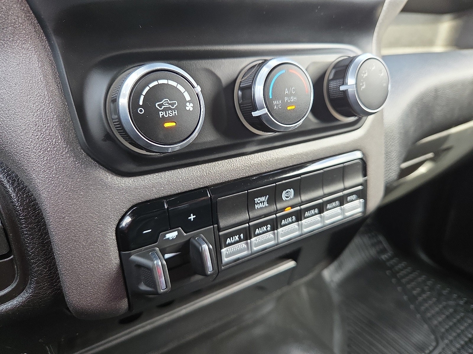 2023 RAM 5500 Chassis Tradesman/SLT