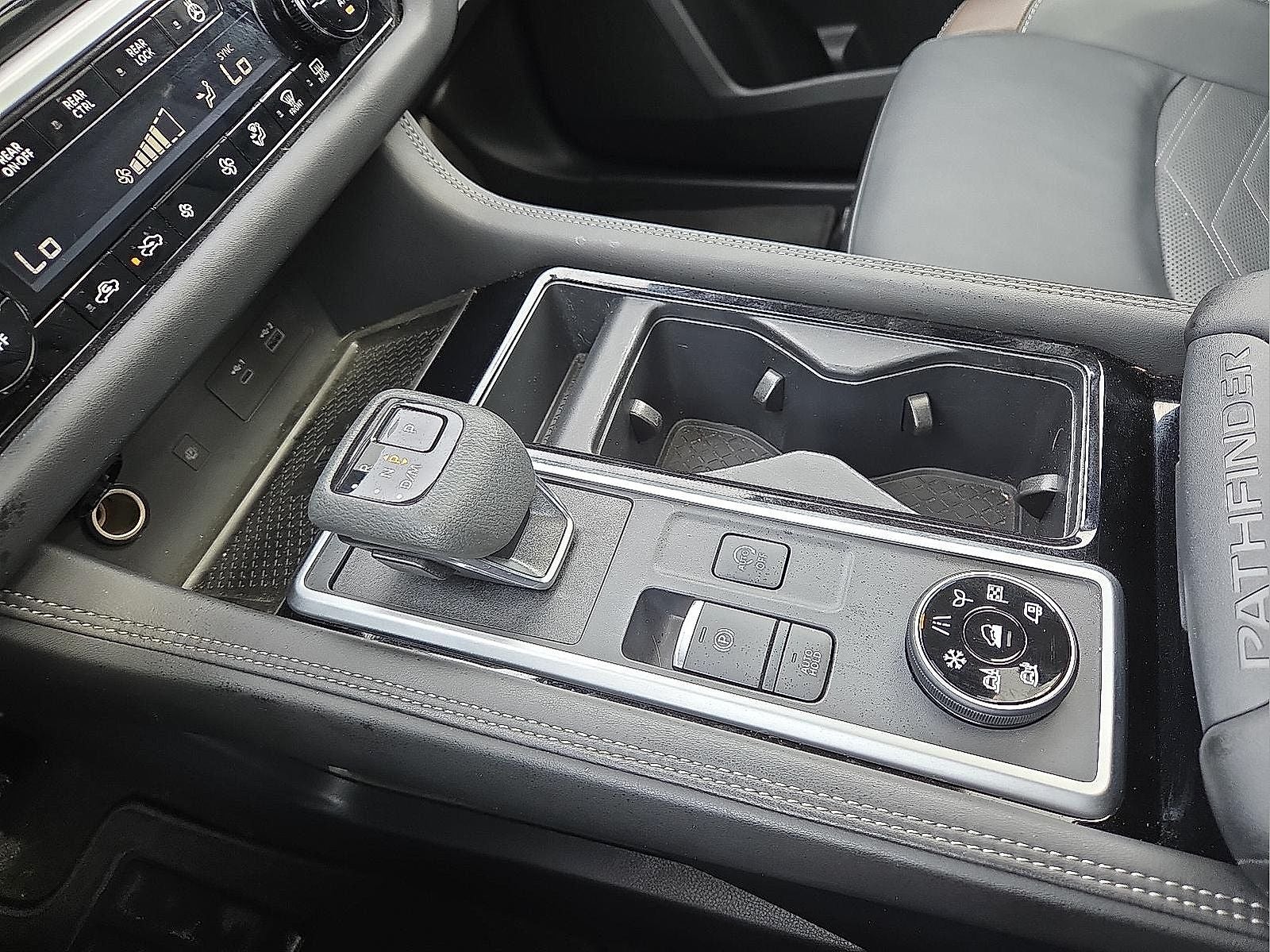 2025 Nissan Pathfinder Platinum 4WD