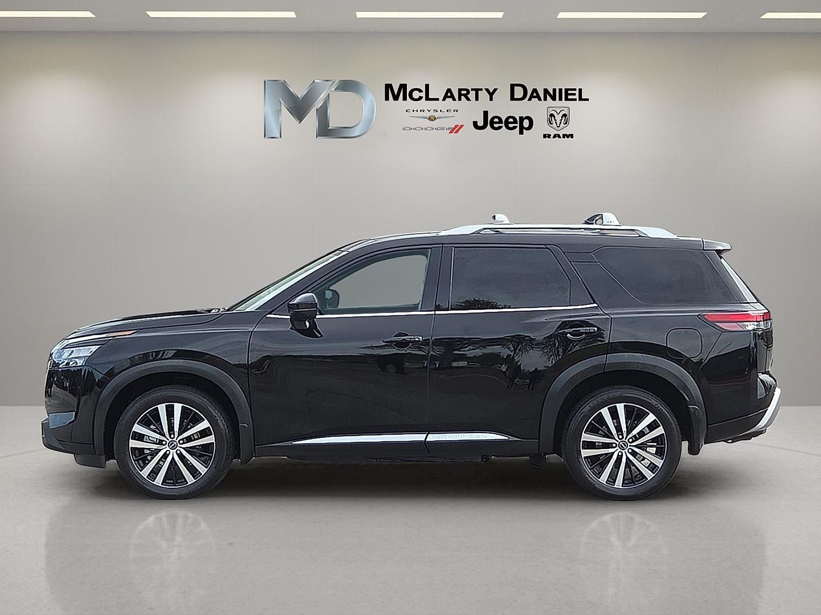 2025 Nissan Pathfinder Platinum 4WD