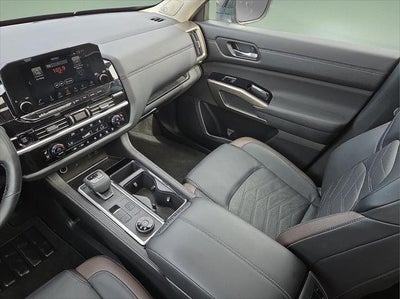 2025 Nissan Pathfinder Platinum 4WD