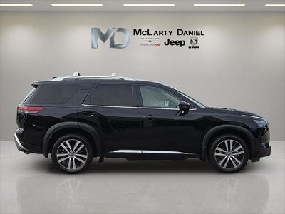 2025 Nissan Pathfinder Platinum 4WD