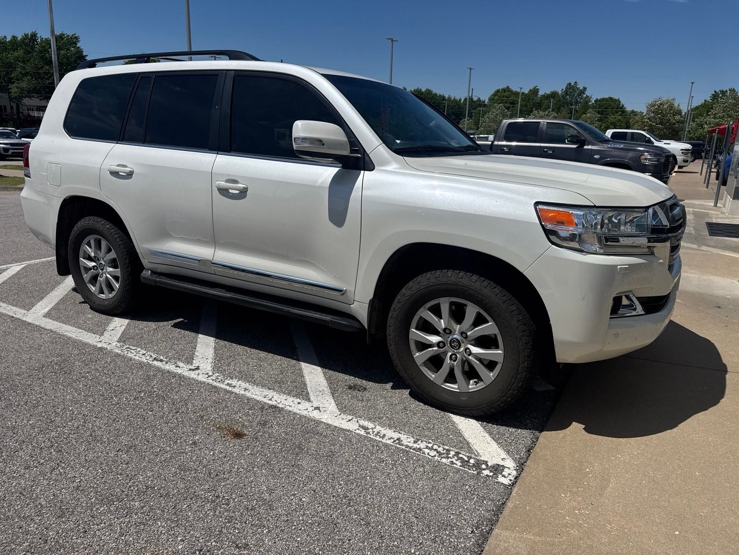 2017 Toyota Land Cruiser V8