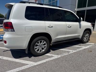 2017 Toyota Land Cruiser V8