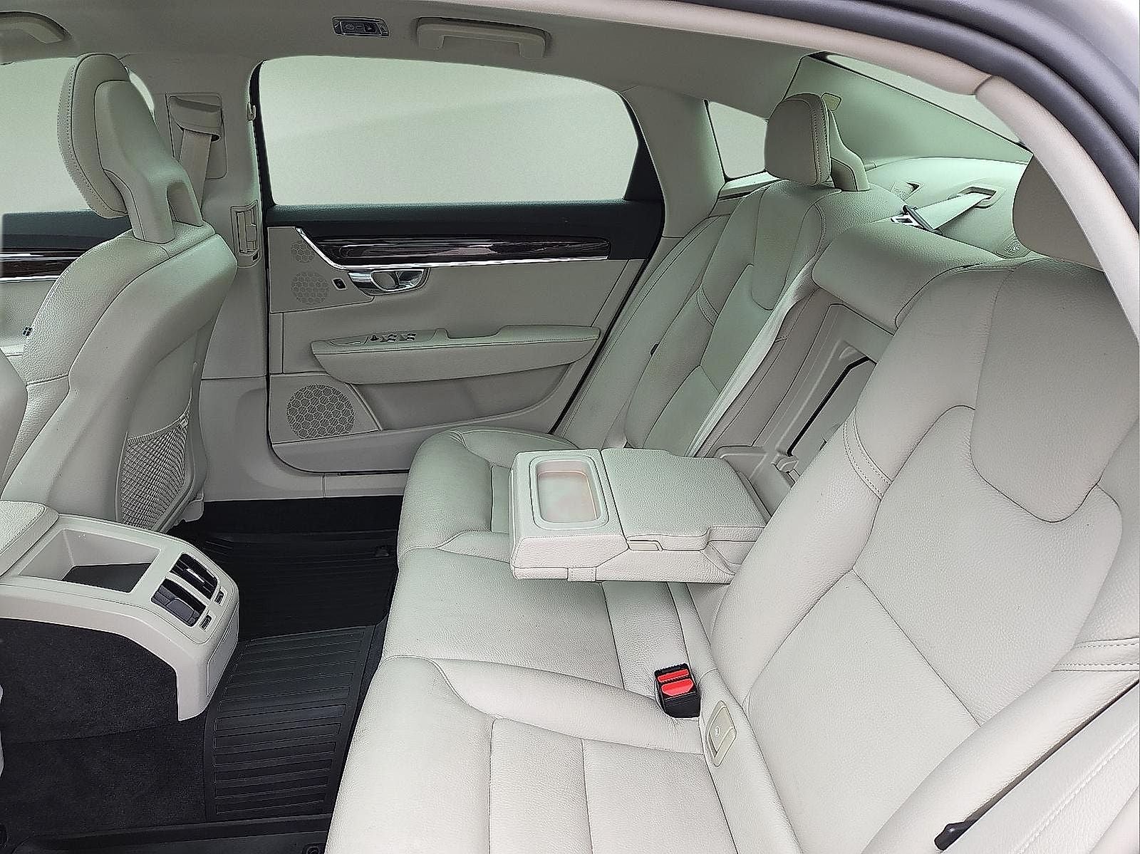 2019 Volvo S90 T6 Momentum