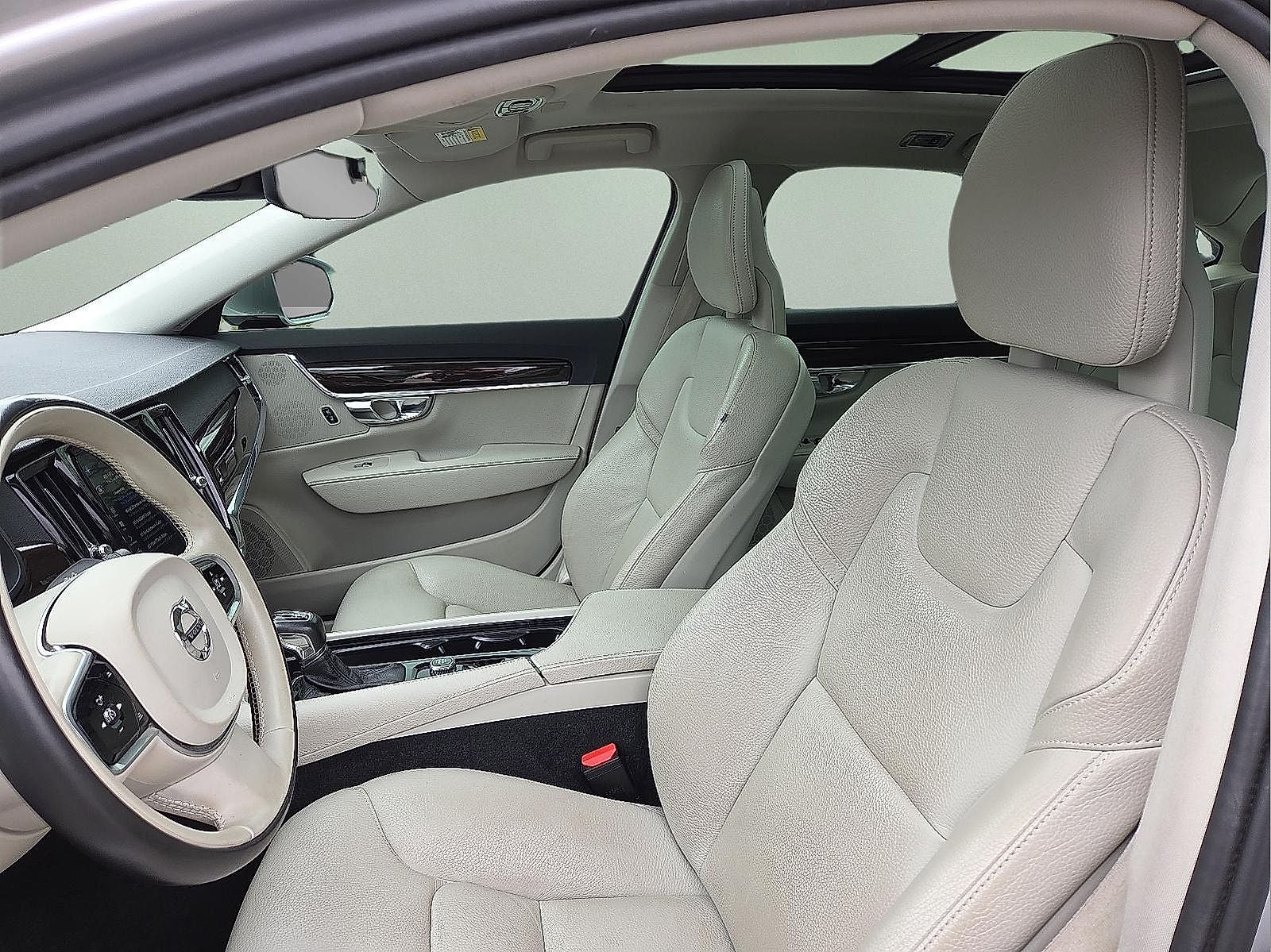 2019 Volvo S90 T6 Momentum