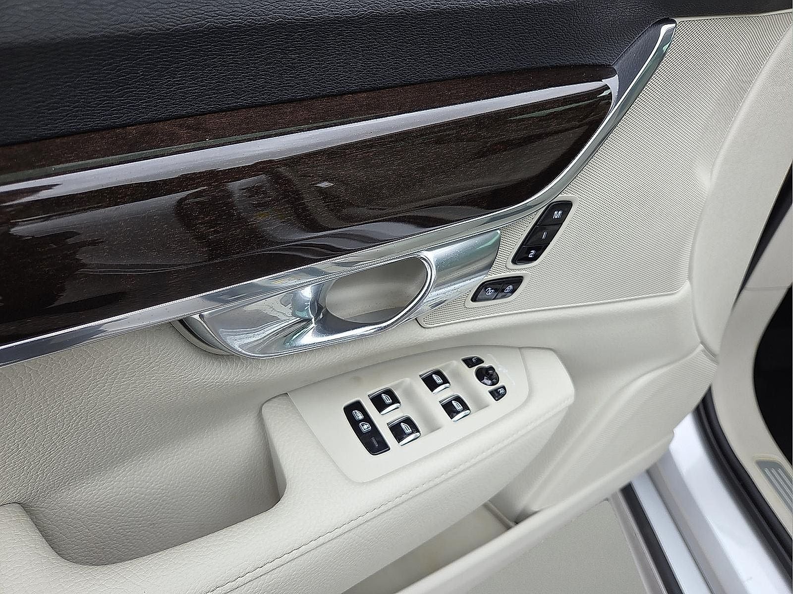 2019 Volvo S90 T6 Momentum