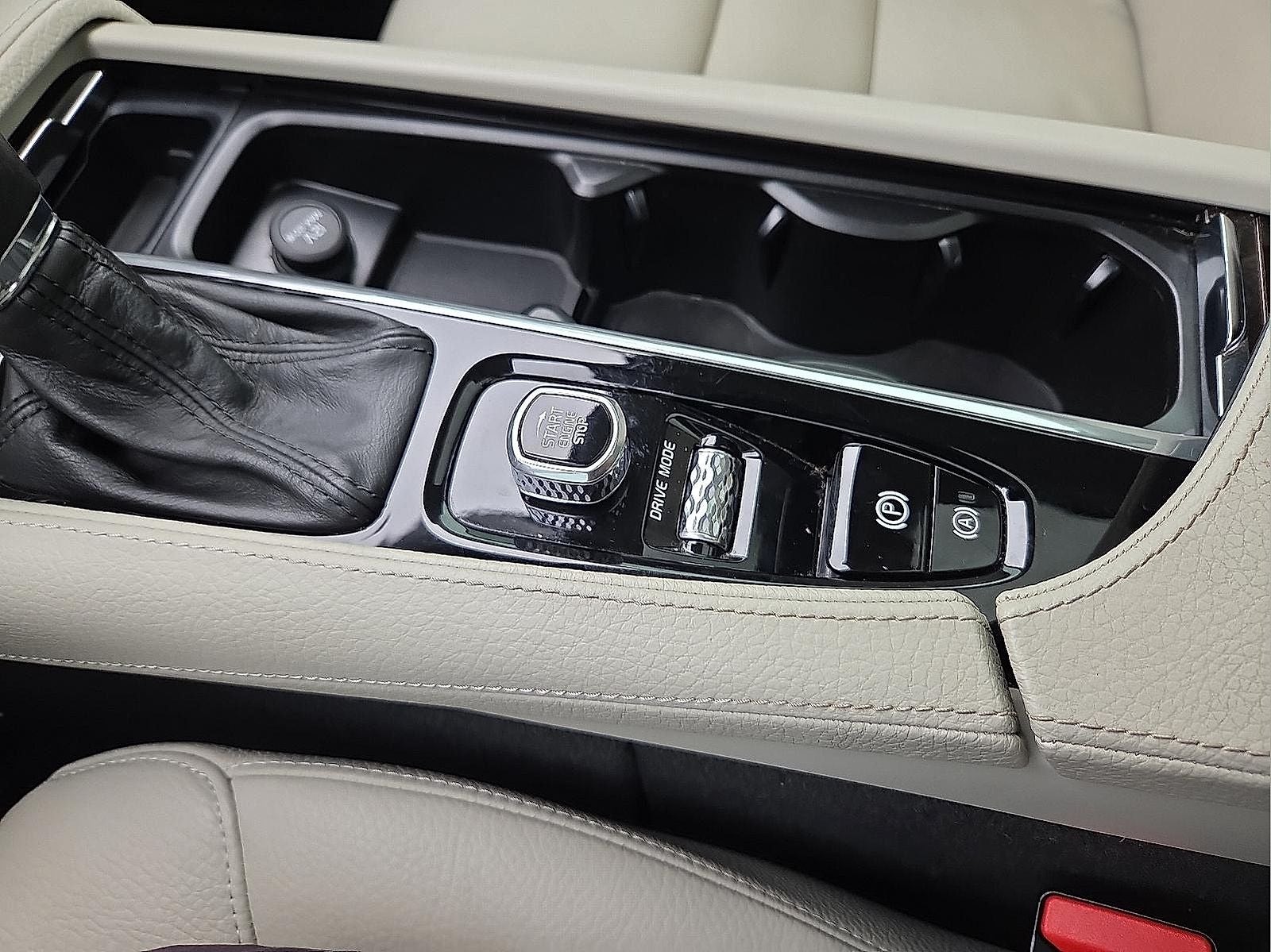 2019 Volvo S90 T6 Momentum