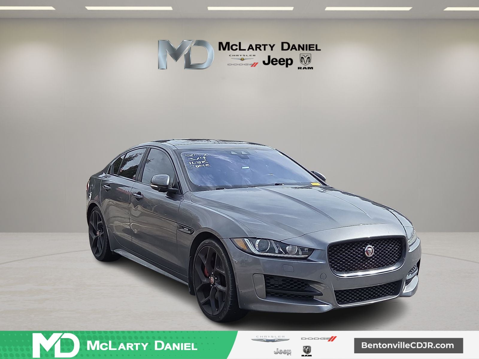 2017 Jaguar XE 35t R-Sport