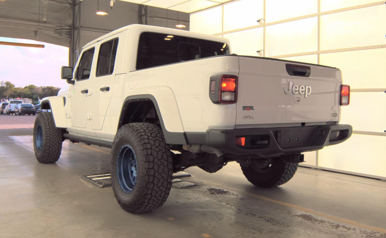 2022 Jeep Gladiator Overland