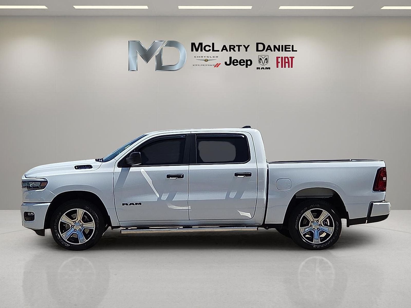 2025 RAM 1500 Tradesman Crew Cab 4x4 5'7' Box