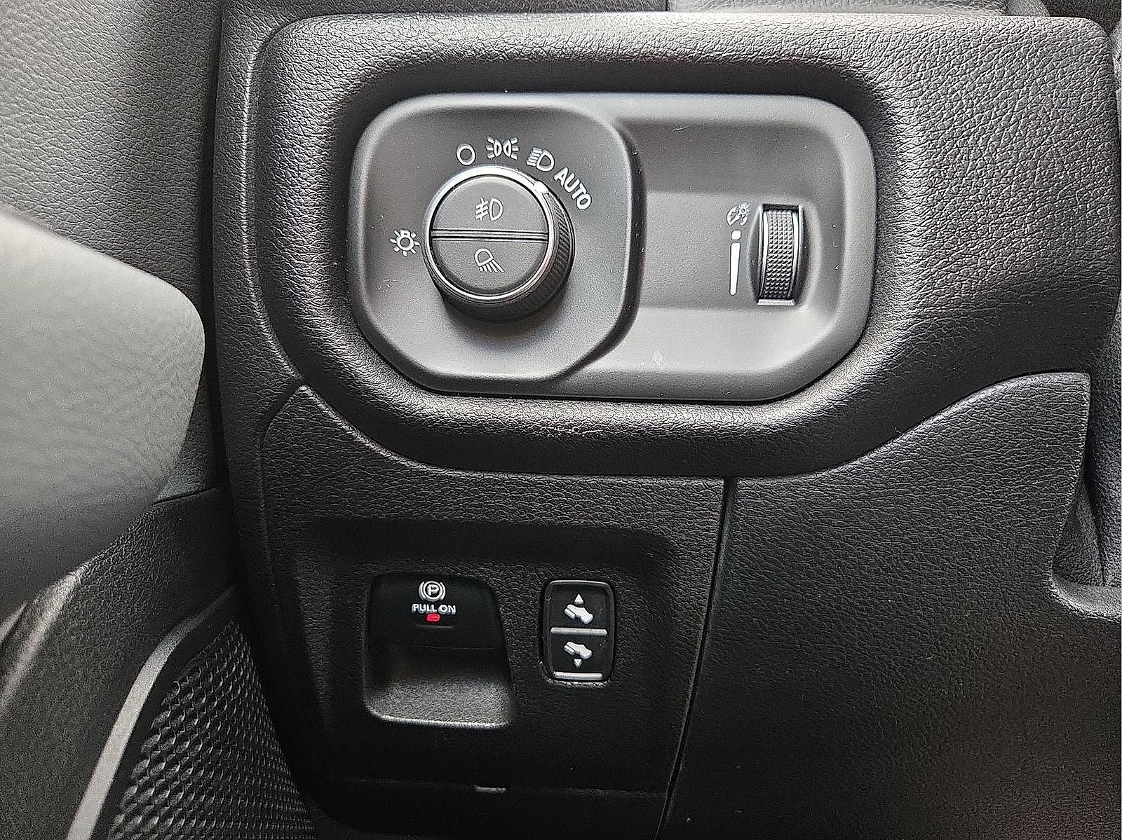 2021 RAM 1500 Big Horn Crew Cab 4x4 5'7' Box