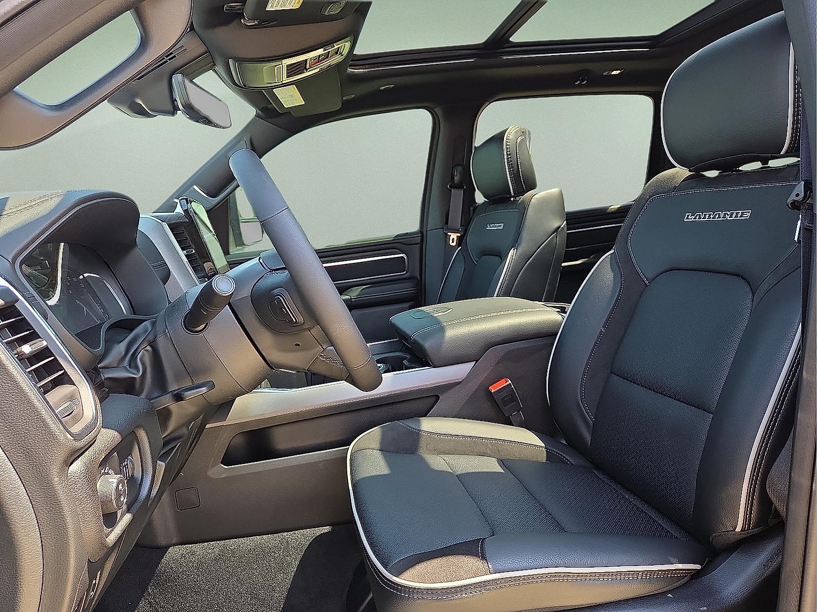 2025 RAM 1500 Laramie Crew Cab 4x4 5'7' Box