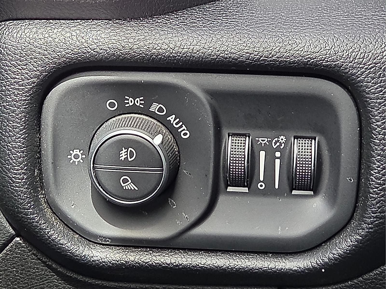 2022 RAM 1500 Laramie Crew Cab 4x4 5'7' Box